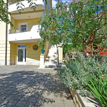 Apartament Zara *